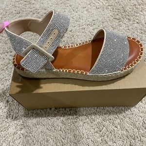 Gorgeous Gianni Bini sandals!